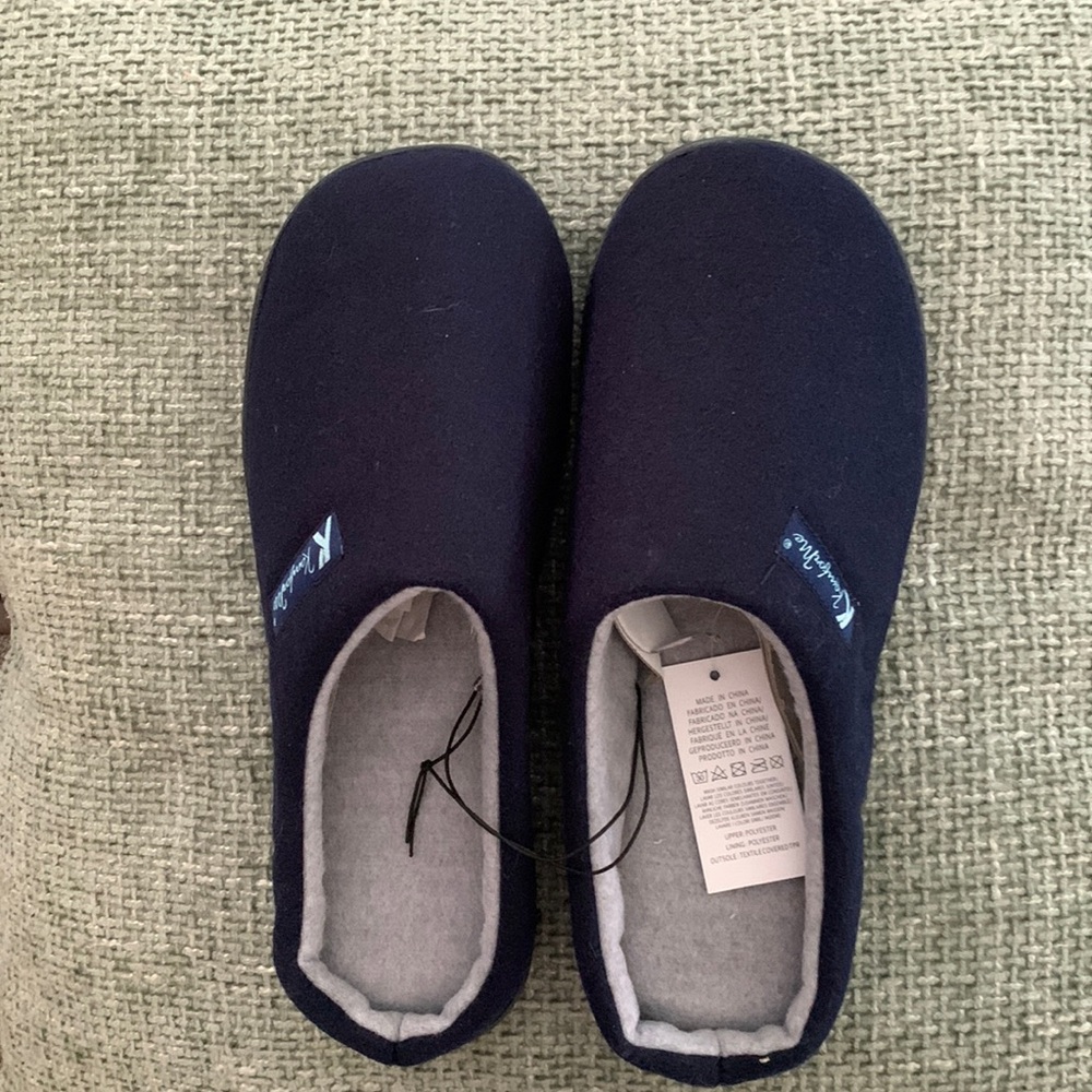 Men’s slippers brand new. Never worn